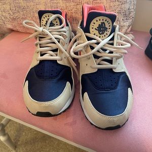 Women Air Huaraches | Tan, Blue, & Peach